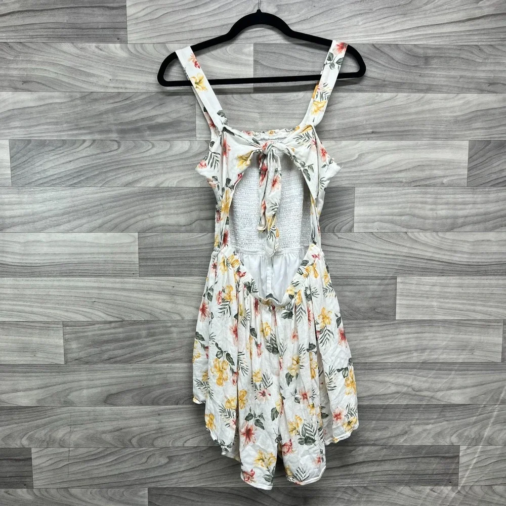 Hollister Romper Dress Women's Large Ivory Floral Cut Out‎ Back Smocked Front - Picture 2 of 16